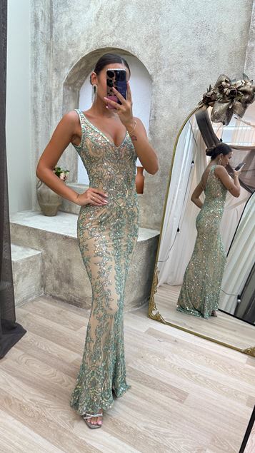 Robe brodée à la main, col en V, détail dos, vert menthe