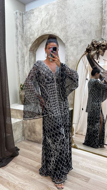 Vestido negro bordado en V personalizado