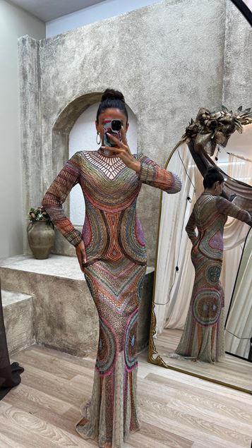 Vestido bordado personalizado beige