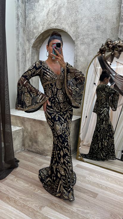 Sarı V Yaka Özel İşlemeli Elbise