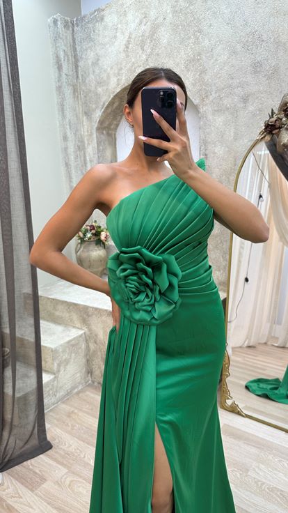 Zümrüt Straplez Gül Detay Saten Abiye Elbise