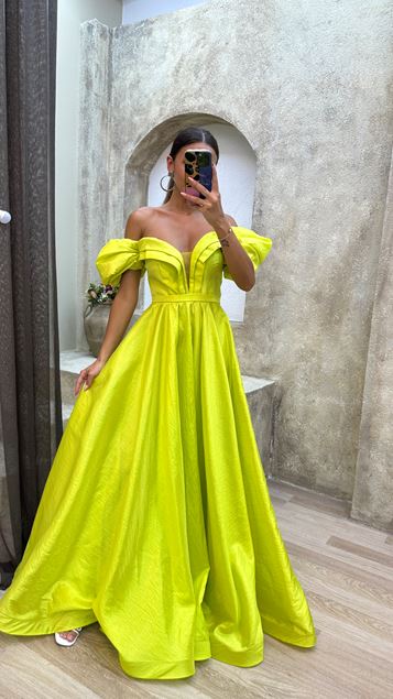Détail manche jaune Draped Robe de soirée