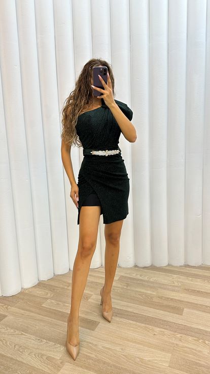 Smaragdgrünes One-Shoulder-Miniabendkleid mit Gürtel