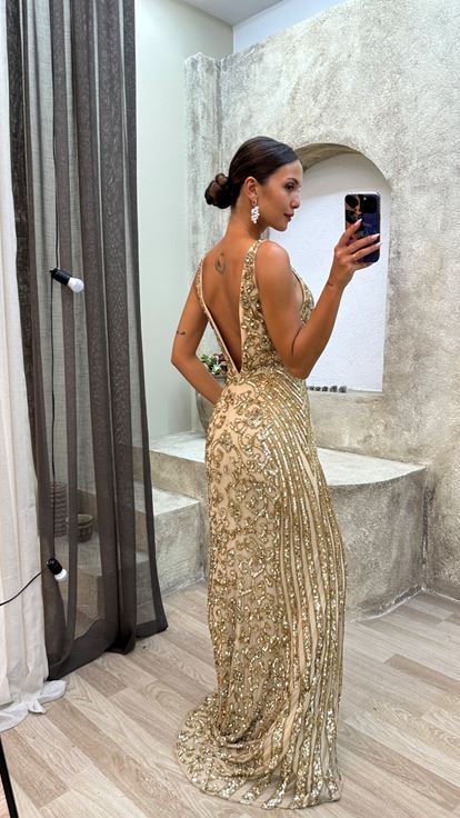 Robe de soirée beige avec détail au buste et broderie spéciale