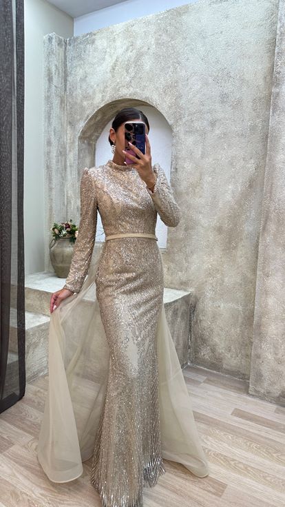 Bej İşlemeli Gül Pelerinli Tesettür Abiye Elbise