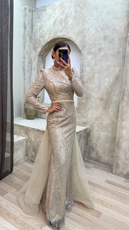 Bej İşlemeli Gül Pelerinli Tesettür Abiye Elbise