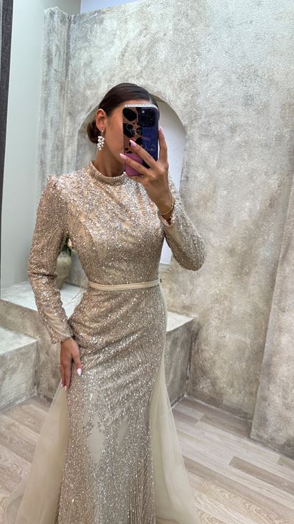 Bej İşlemeli Gül Pelerinli Tesettür Abiye Elbise