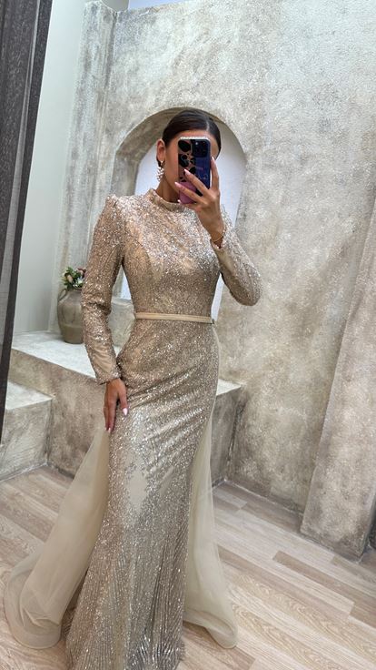 Bej İşlemeli Gül Pelerinli Tesettür Abiye Elbise