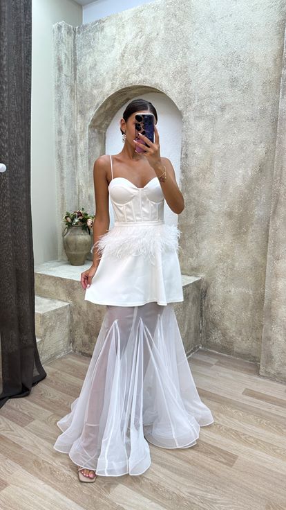 Beyaz Tül Detay Kuyruklu Mini Abiye Elbise