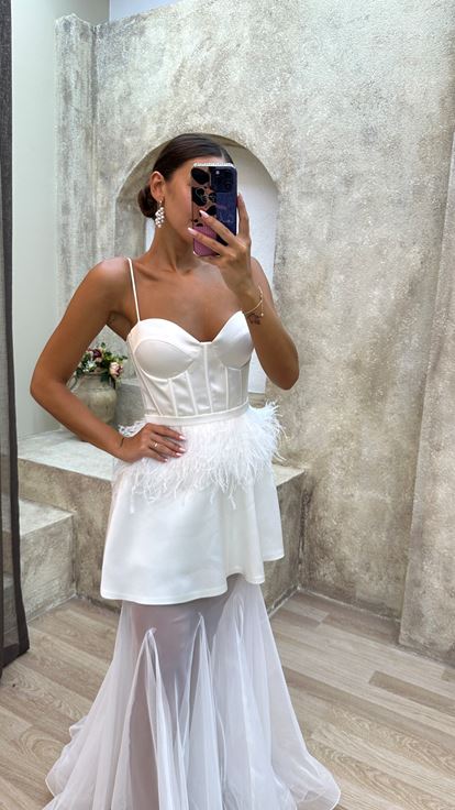 Beyaz Tül Detay Kuyruklu Mini Abiye Elbise