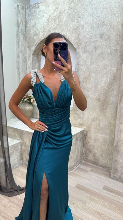 Turkuaz Omuzları Taş İşlemeli Göğsü Piliseli Saten Abiye Elbise