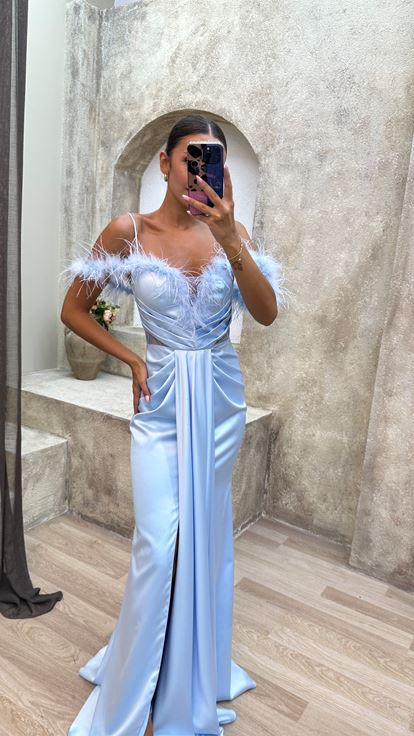 Bebe Mavisi İp Askılı Göğsü Tüy Detay Drapeli Saten Abiye Elbise