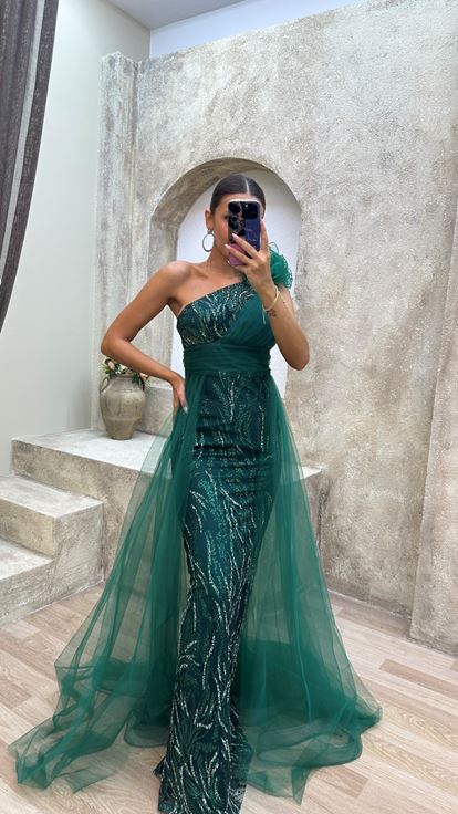 Zümrüt Tek Omuz Gül Detay İşlemeli Tül Abiye Elbise