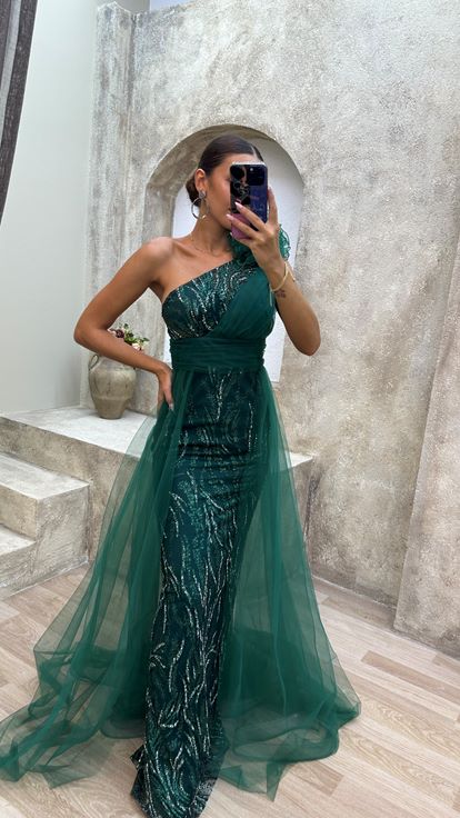 Zümrüt Tek Omuz Gül Detay İşlemeli Tül Abiye Elbise