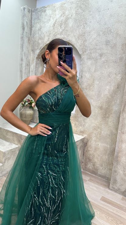 Zümrüt Tek Omuz Gül Detay İşlemeli Tül Abiye Elbise