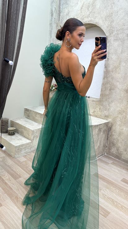 Zümrüt Tek Omuz Gül Detay İşlemeli Tül Abiye Elbise