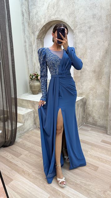 Indigo Chest Brodé Robe de soirée rembourrée en satin