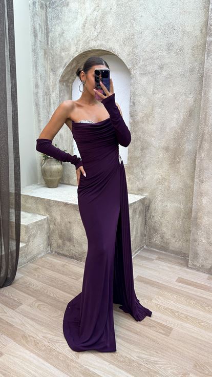 Vestido de noche de satén bordado con cordón en el pecho sin tirantes de ciruela