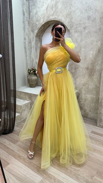 Yellow Shoulder Feather Detail Design Tulle Evening Dress