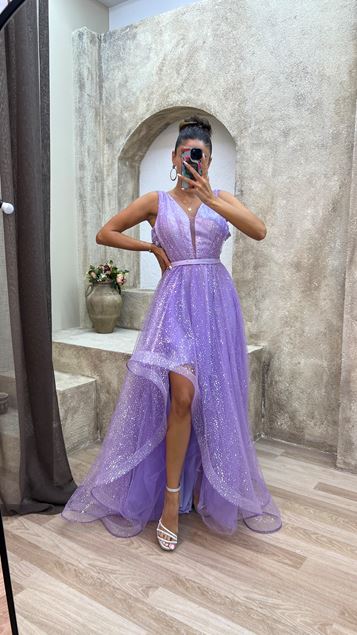 Vestido bordado con detalle de pecho lila