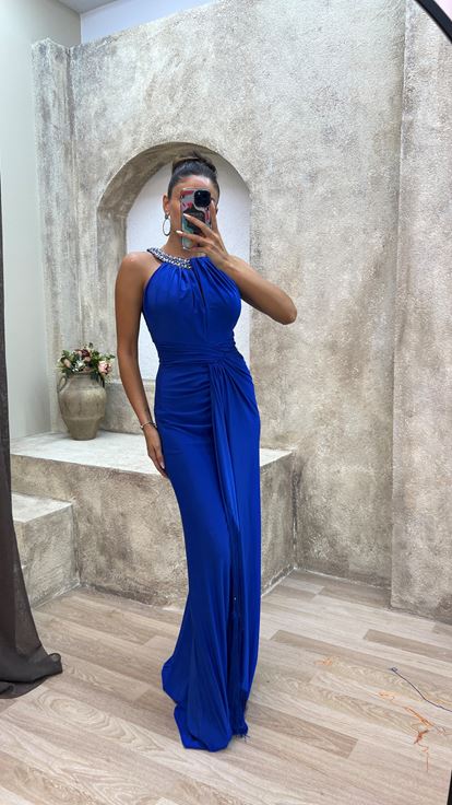 Saks Boyun Detay İşlemeli Saten Abiye Elbise