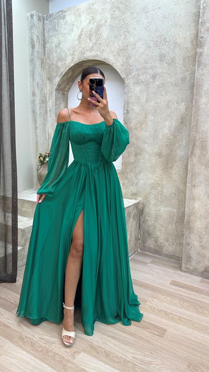 Grünes Trägerkleid mit transparenten Details und Ballonärmeln