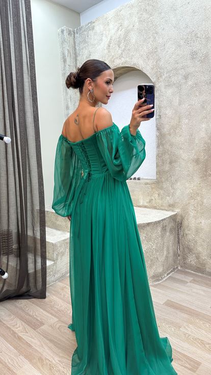 Grünes Trägerkleid mit transparenten Details und Ballonärmeln