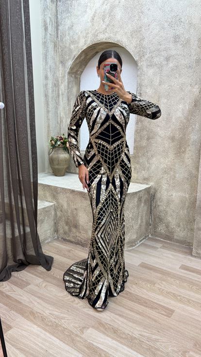 Gelbes, speziell besticktes Abendkleid