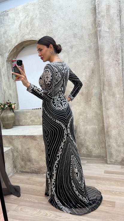 Vestido de noche blanco de diseñador con bordados personalizados