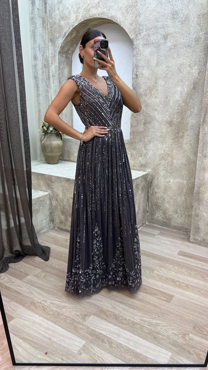 Gri V Yaka Sırt Detay Özel İşlemeli Tasarım Abiye Elbise