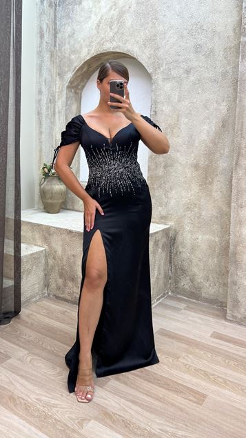 Vestido de noche de talla grande bordado en la cintura con detalle de cuerda de hombro negro