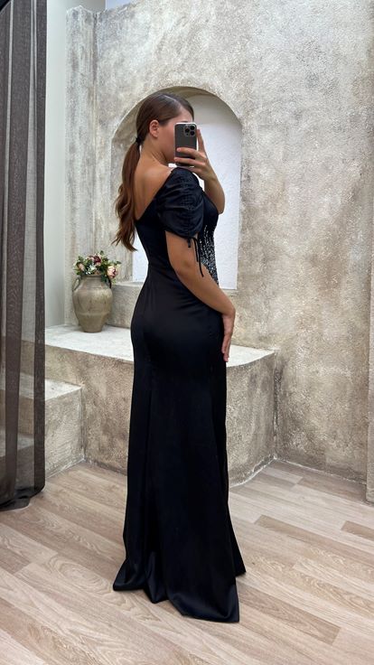 Abito da sera nero taglie forti con spalline sottili e vita ricamata 