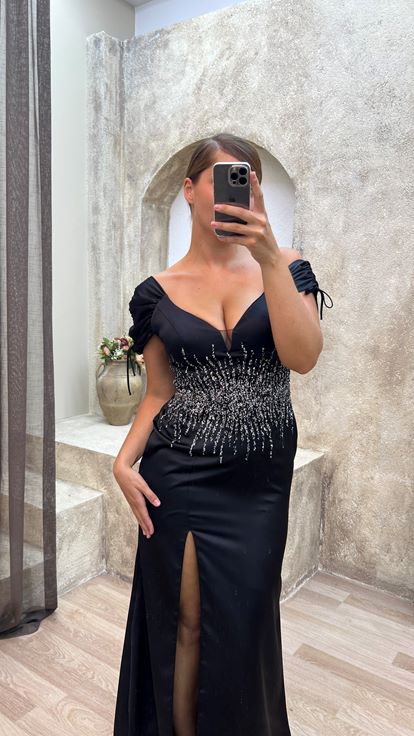 Abito da sera nero taglie forti con spalline sottili e vita ricamata 