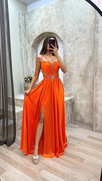 Vestido de noche con detalle de cintura drapeado con correa de cuerda naranja
