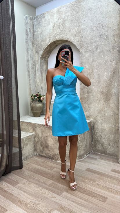 Blaues drapiertes One-Shoulder-Midikleid