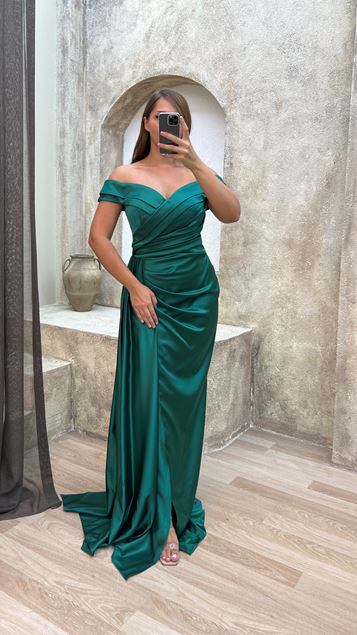 Grünes Satin-Abendkleid mit U-Boot-Ausschnitt und Taillendetail in Übergröße