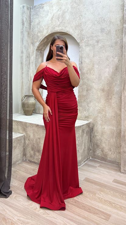 Kırmızı Sırtı Çapraz Büzgülü Büyük Beden Abiye Elbise