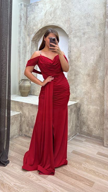 Kırmızı Sırtı Çapraz Büzgülü Büyük Beden Abiye Elbise