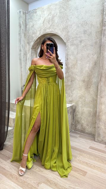 فستان سهرة بتفاصيل كتف أصفر