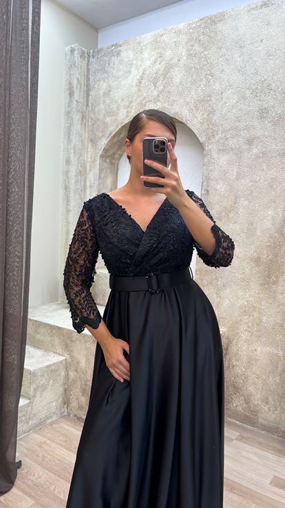 Petto nero ricamato raso cinturato abito da sera