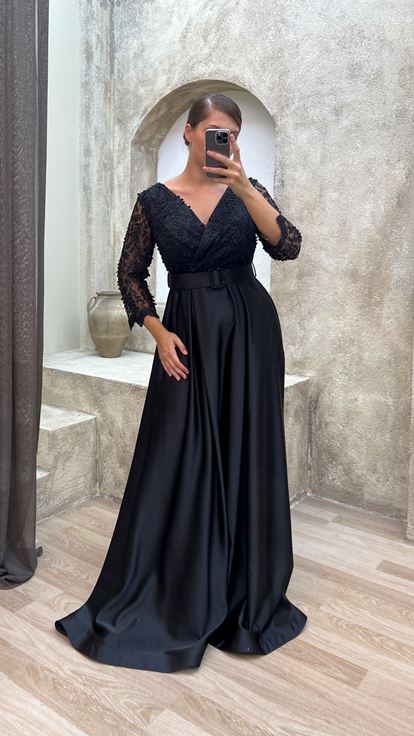 Petto nero ricamato raso cinturato abito da sera