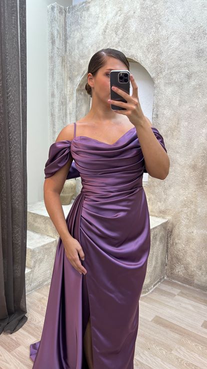 Corda Prugna Cinturino Manica Dettaglio Coulisse Raso Abito da sera