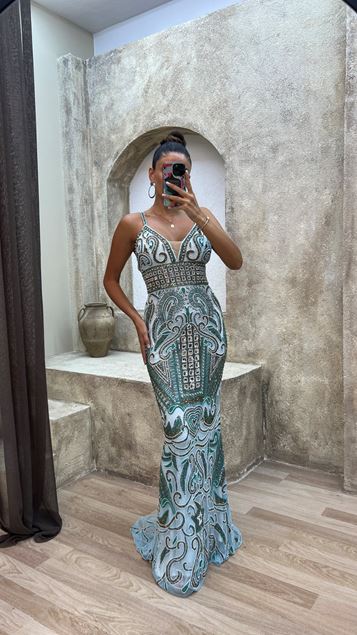 Vestido de diseño bordado personalizado con detalle de pecho con correa de cuerda verde