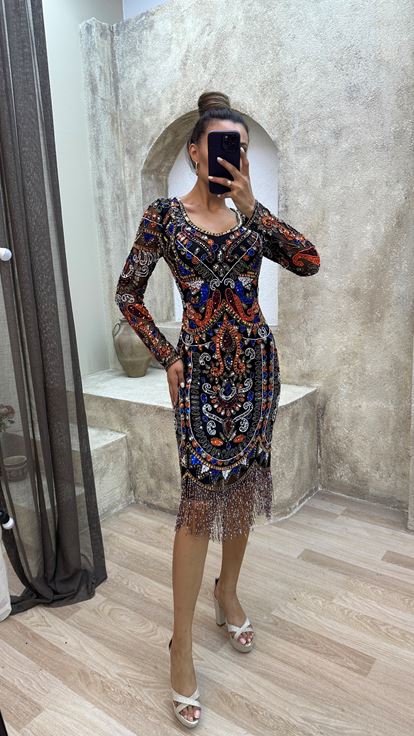 فستان سهرة مطرز خاص باللون البرتقالي