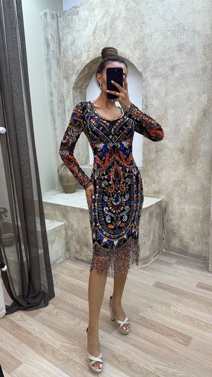 فستان سهرة مطرز خاص باللون البرتقالي