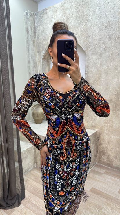 فستان سهرة مطرز خاص باللون البرتقالي