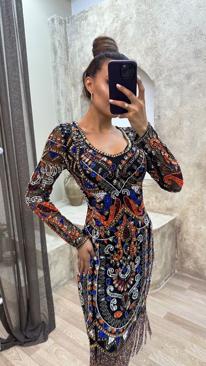 فستان سهرة مطرز خاص باللون البرتقالي