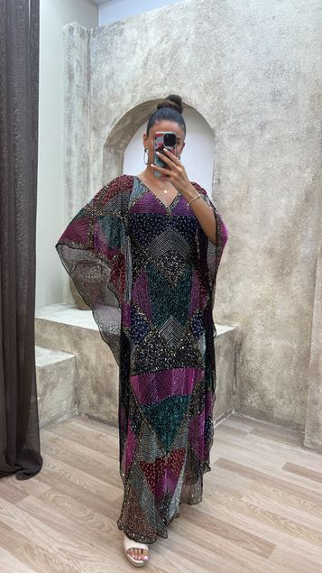 Vestido de diseño bordado especial con escote en V fucsia