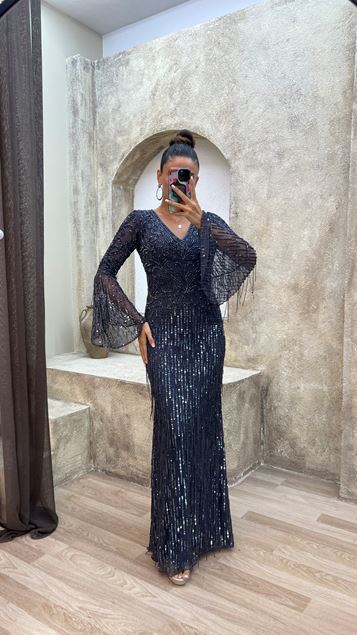 Abito da sera di design ricamato speciale con scollo a V grigio