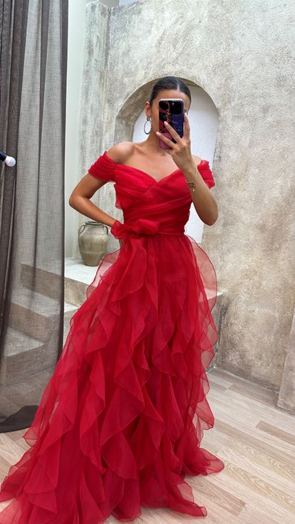 أحمر تفاصيل الكتف الأحمر الخصر التصلب التفاصيل تصميم فستان تول